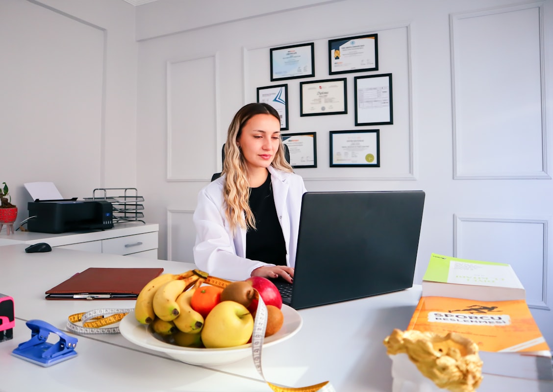 Professional nutrition adviser consultation